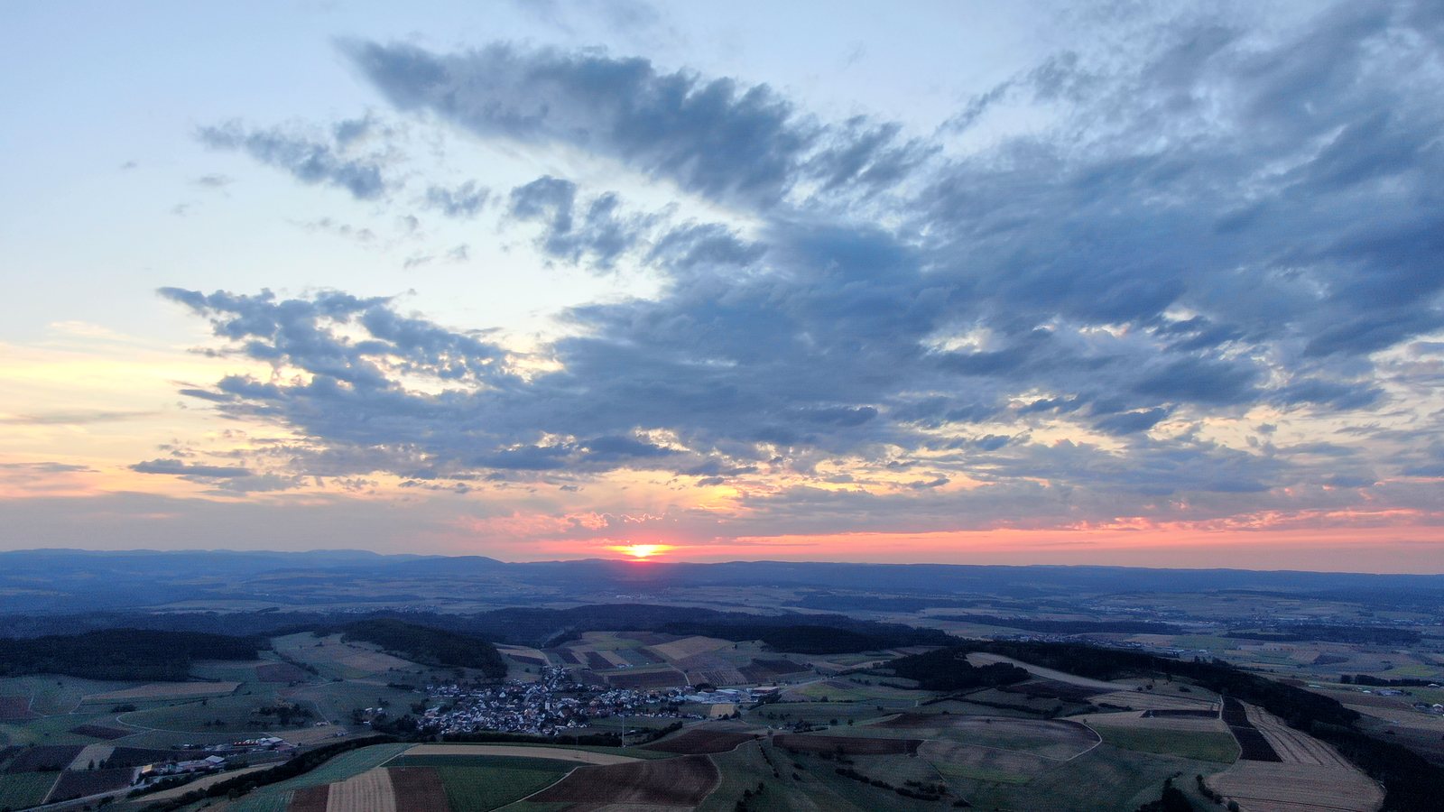 Sonnenuntergang über dem Hochschwarzwald bei Bonndorf-Dillendorf
